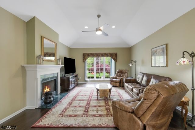 5 White Buck Run, Warren Twp., NJ 07059