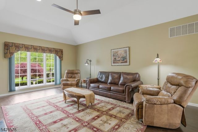 5 White Buck Run, Warren Twp., NJ 07059