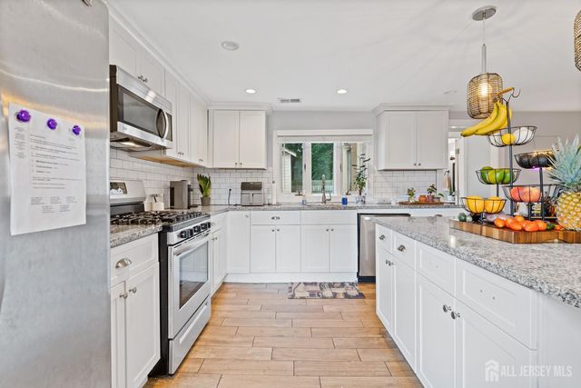 39 Salem Place, Aberdeen, NJ 07721