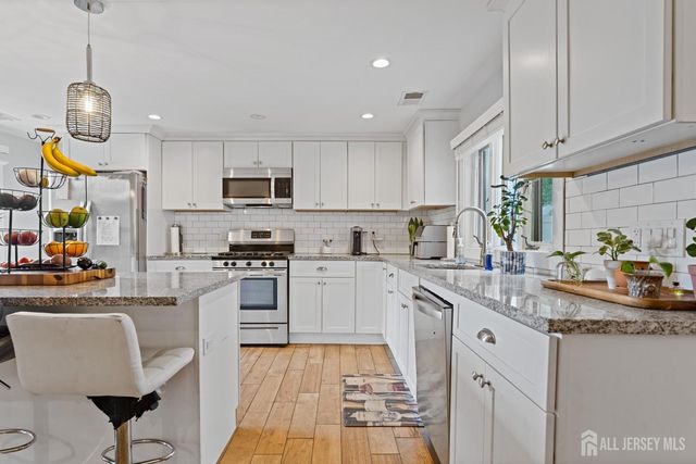 39 Salem Place, Aberdeen, NJ 07721