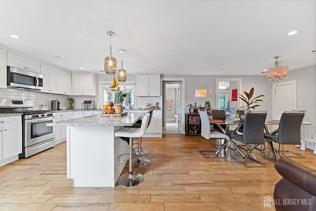 39 Salem Place, Aberdeen, NJ 07721
