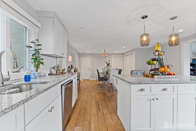 39 Salem Place, Aberdeen, NJ 07721