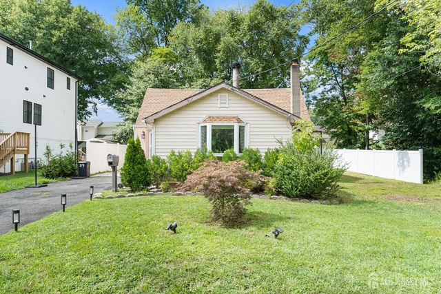 39 Salem Place, Aberdeen, NJ 07721