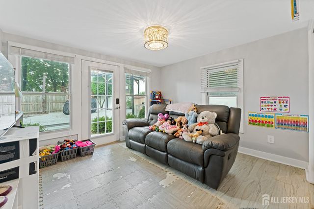 39 Salem Place, Aberdeen, NJ 07721