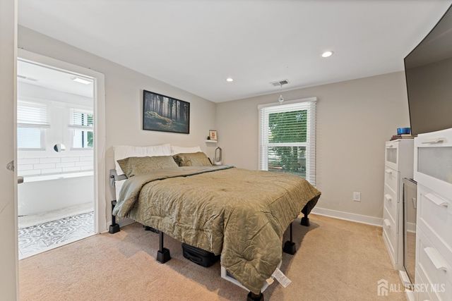 39 Salem Place, Aberdeen, NJ 07721