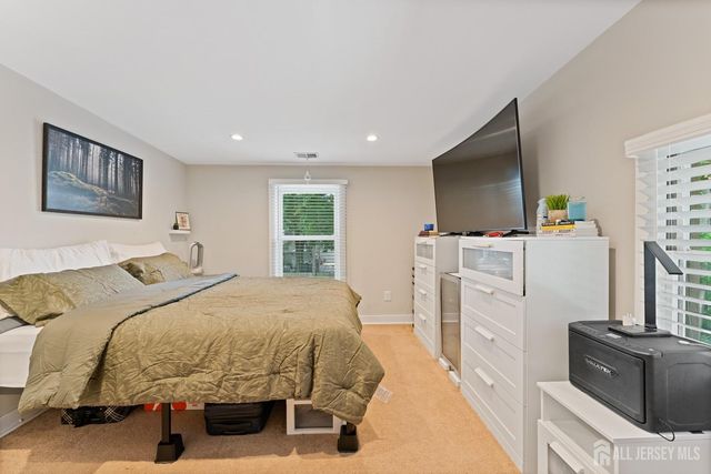 39 Salem Place, Aberdeen, NJ 07721