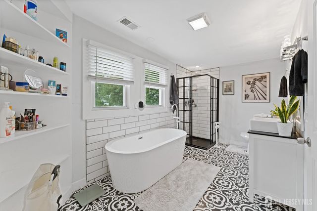 39 Salem Place, Aberdeen, NJ 07721