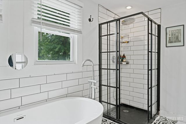 39 Salem Place, Aberdeen, NJ 07721