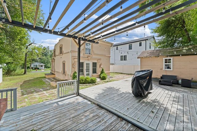 39 Salem Place, Aberdeen, NJ 07721