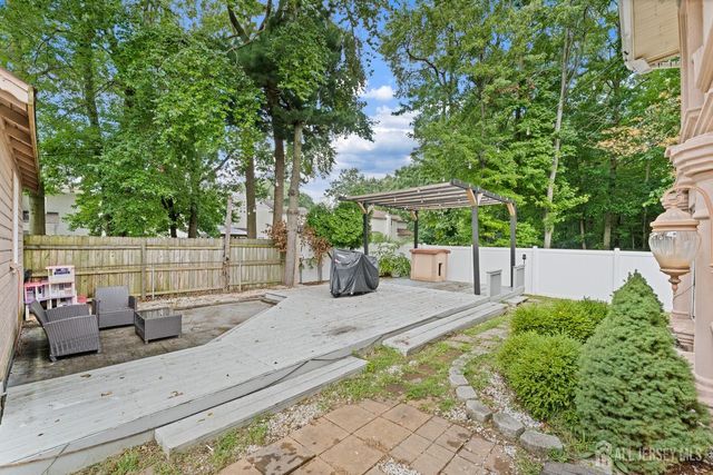 39 Salem Place, Aberdeen, NJ 07721