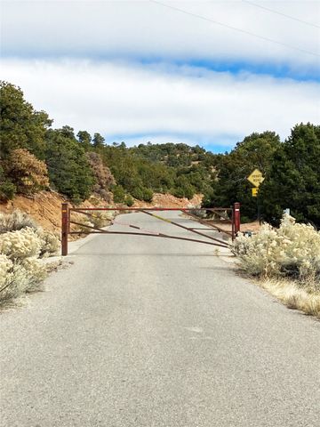 205 Double Arrow A, Santa Fe, NM 87505