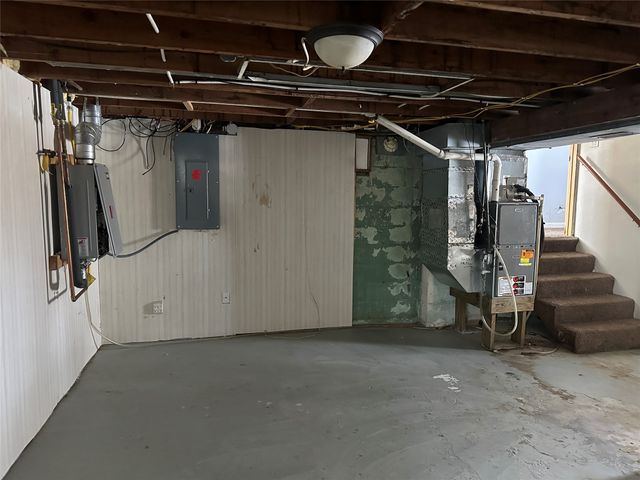 718 W 8th Street N, Newton, IA 50208