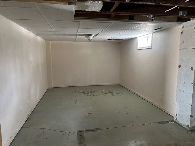 718 W 8th Street N, Newton, IA 50208