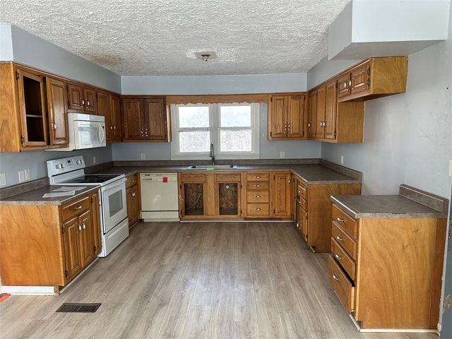 718 W 8th Street N, Newton, IA 50208