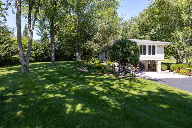 6021 N ROSEWOOD DRIVE, Appleton, WI 54913