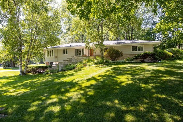 6021 N ROSEWOOD DRIVE, Appleton, WI 54913