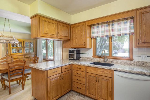 6021 N ROSEWOOD DRIVE, Appleton, WI 54913