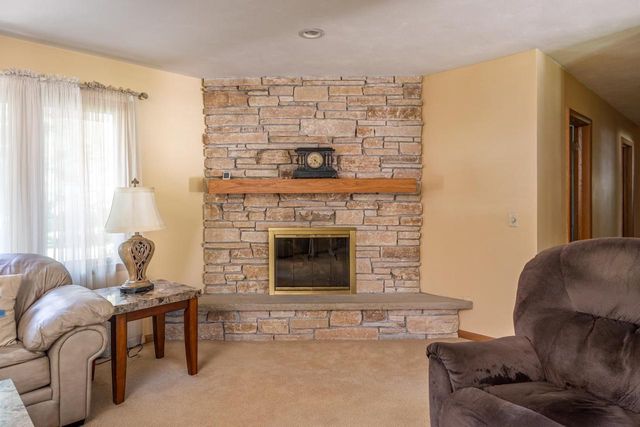 6021 N ROSEWOOD DRIVE, Appleton, WI 54913