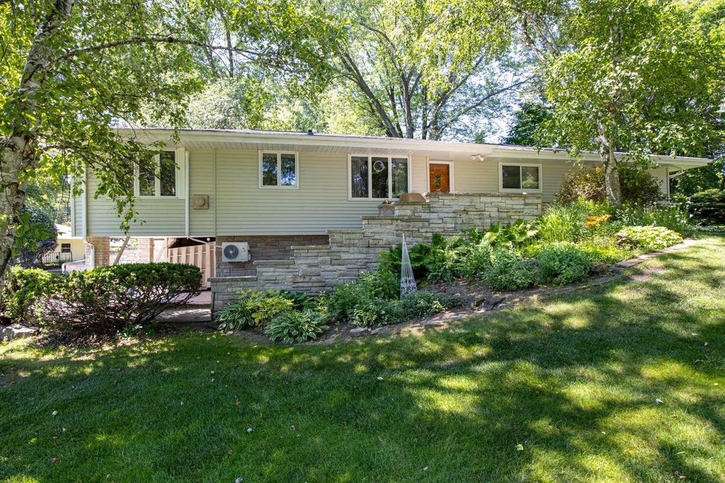 6021 N ROSEWOOD DRIVE, Appleton, WI 54913