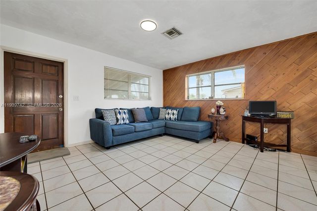 11431 SW 193rd Ter, Miami, FL 33157