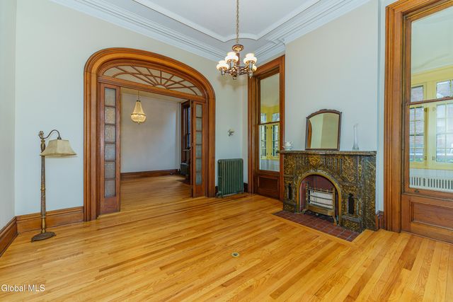 198 9th Street, Troy, NY 12180