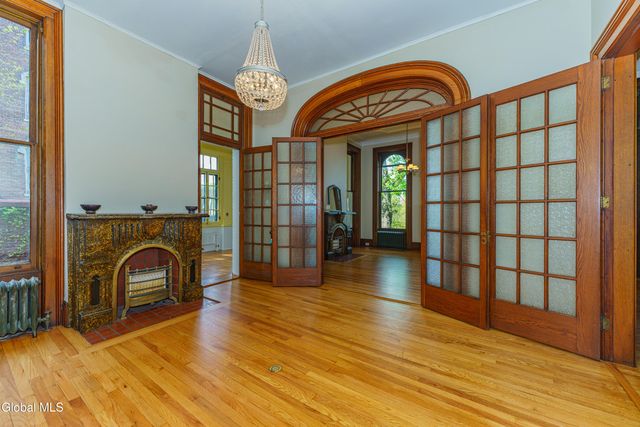 198 9th Street, Troy, NY 12180