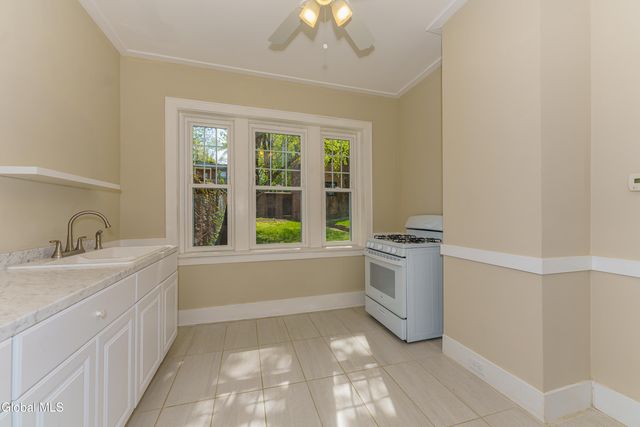 198 9th Street, Troy, NY 12180