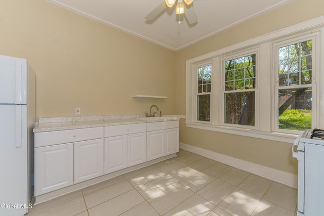 198 9th Street, Troy, NY 12180