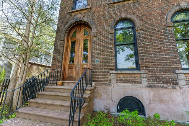 198 9th Street, Troy, NY 12180