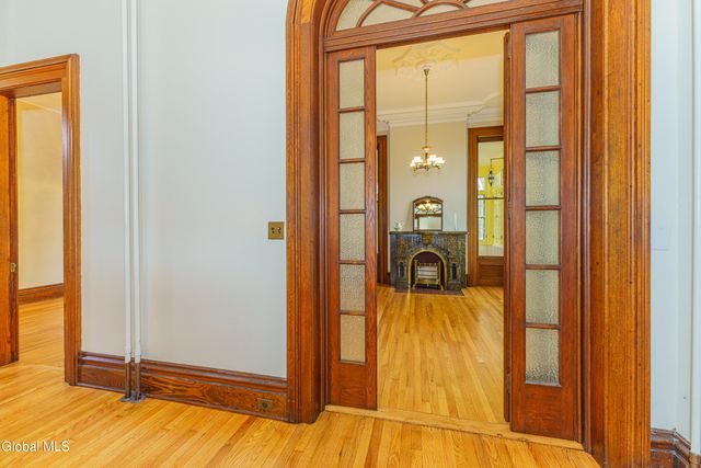 198 9th Street, Troy, NY 12180