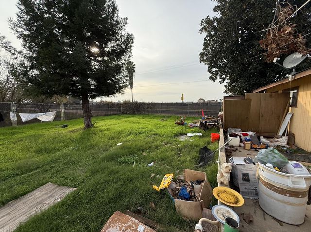 218 N Eucalyptus Ave, Waterford, CA 95386