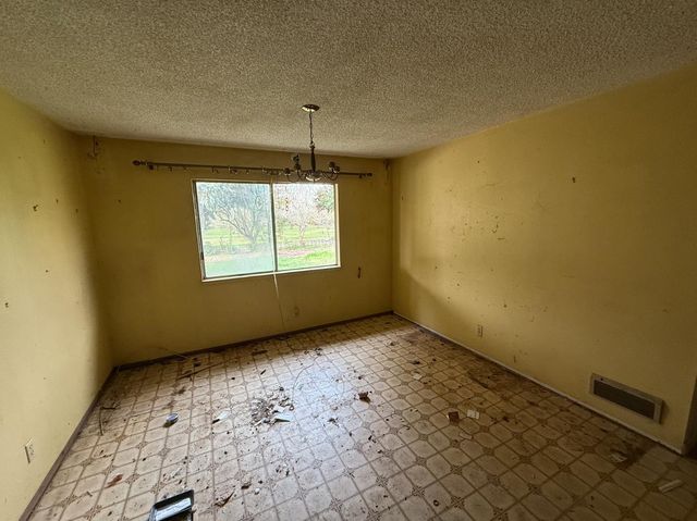 218 N Eucalyptus Ave, Waterford, CA 95386