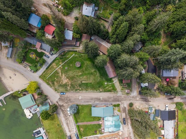 11715 N Honeymoon Bay Rd, Newman Lake, WA 99025