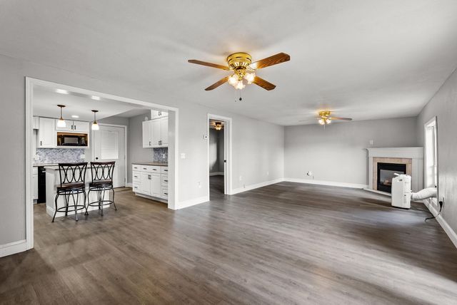 11715 N Honeymoon Bay Rd, Newman Lake, WA 99025