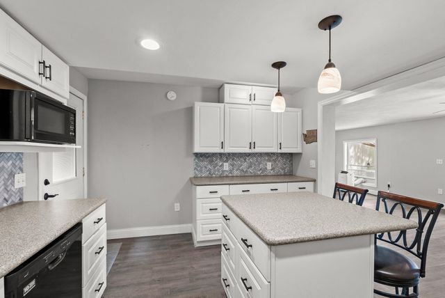 11715 N Honeymoon Bay Rd, Newman Lake, WA 99025