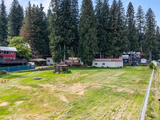 11715 N Honeymoon Bay Rd, Newman Lake, WA 99025