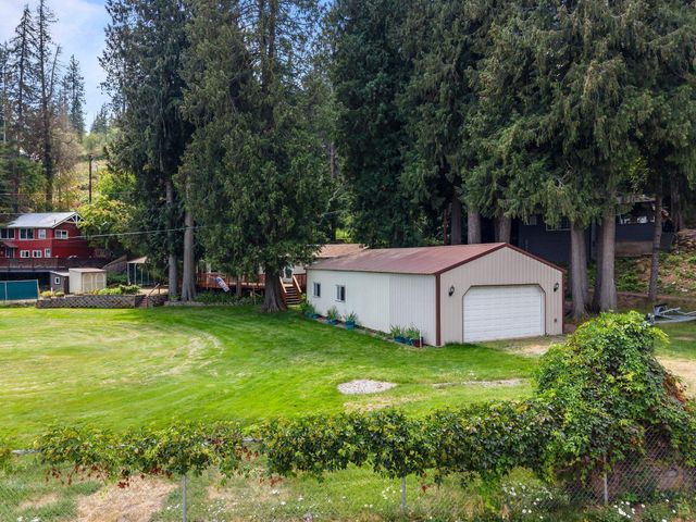 11715 N Honeymoon Bay Rd, Newman Lake, WA 99025