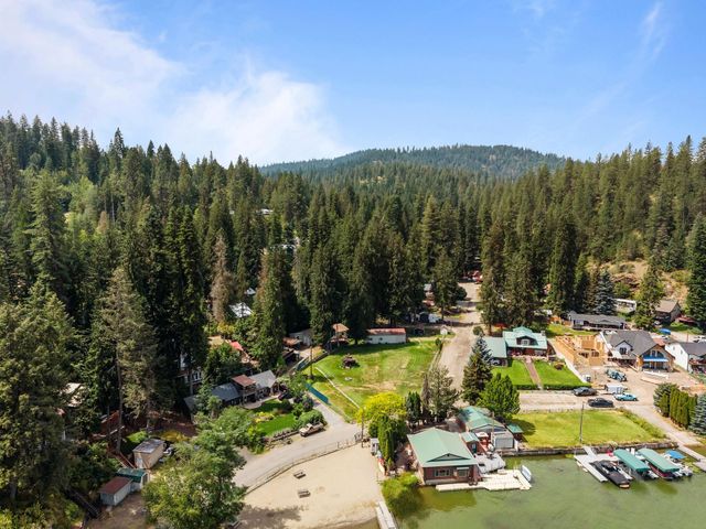 11715 N Honeymoon Bay Rd, Newman Lake, WA 99025