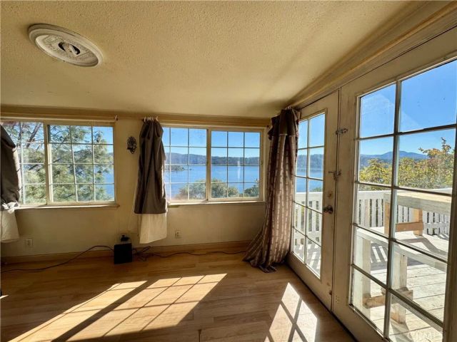 11633 Lakeview Drive, Clearlake Oaks, CA 95423