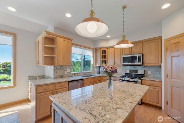 3402 42nd Avenue NE, Tacoma, WA 98422