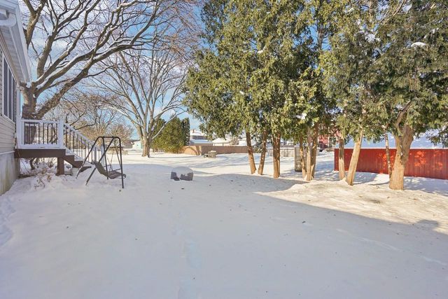 203 South Street, Juneau, WI 53039