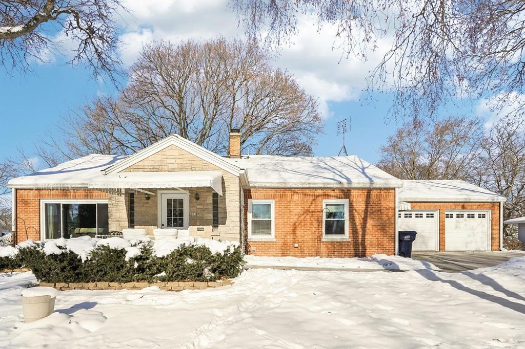 203 South Street, Juneau, WI 53039