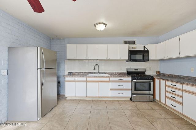 4922 W De La Canoa Drive, Amado, AZ 85645