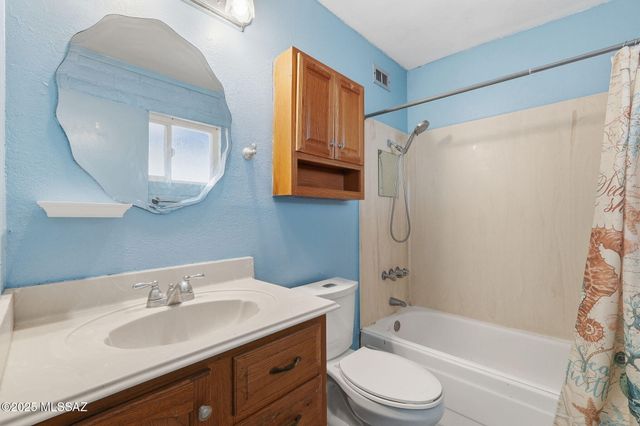 4922 W De La Canoa Drive, Amado, AZ 85645