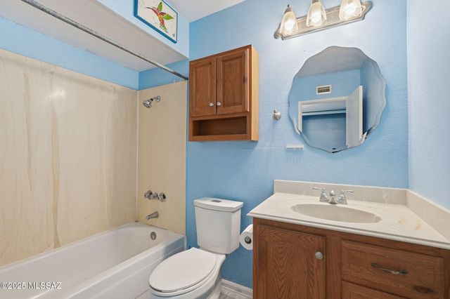 4922 W De La Canoa Drive, Amado, AZ 85645