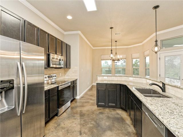 323 Kaanapali LN, Bastrop, TX 78602