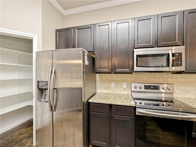 323 Kaanapali LN, Bastrop, TX 78602