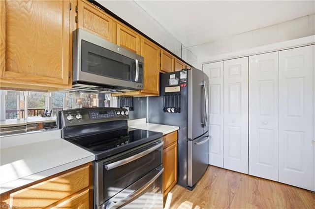 1226 Foursome LN, Virginia Beach, VA 23455