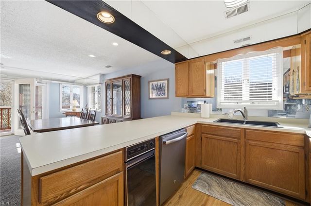 1226 Foursome LN, Virginia Beach, VA 23455