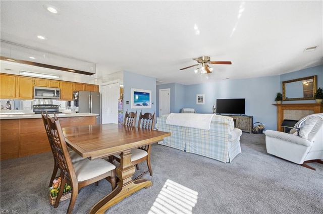 1226 Foursome LN, Virginia Beach, VA 23455